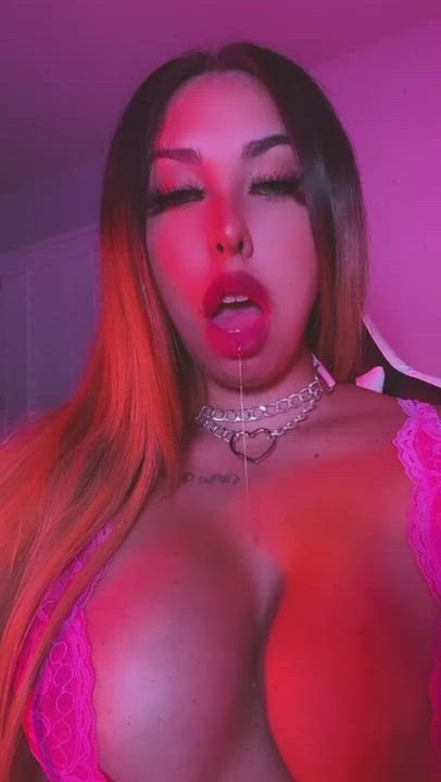 Looking for a big dick to slobber on 🤤