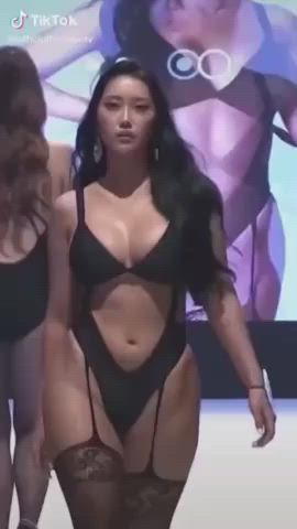 Asian Thickness 🍑🥵 FREE LINK IN COMMENTS 👇👇