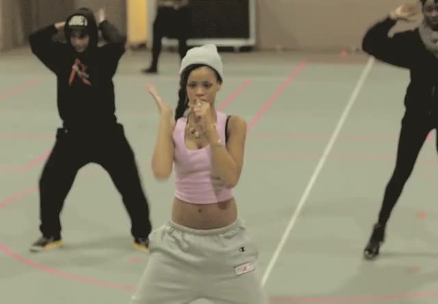 Rihanna clip