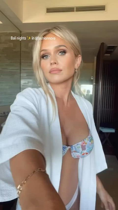 blonde milf non-nude clip