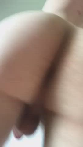 [18] Twink shows of his Bussy ?