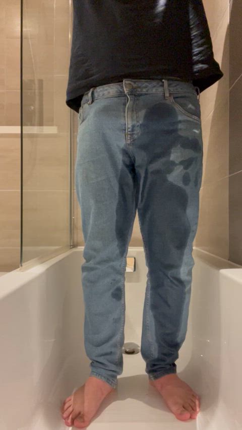gay piss pissing wetting clip