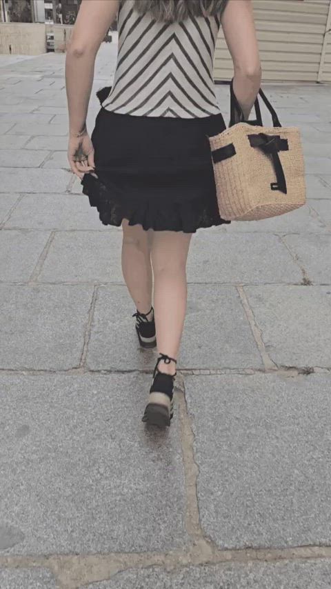 blonde flashing onlyfans tik-tok clip