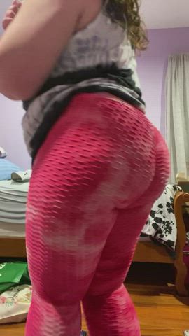 Booty Jiggling Leggings clip