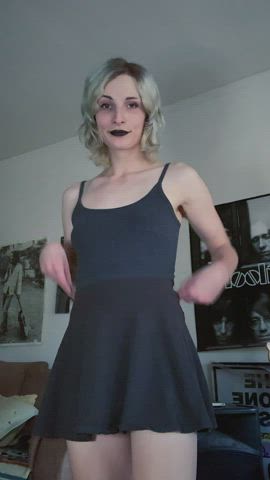 Do yβall like short-haired babes?