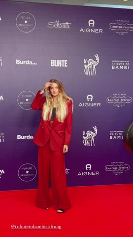 blonde glamour legs clip