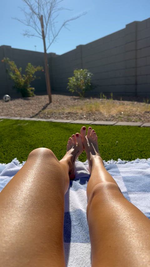 feet feet fetish hotwife milf onlyfans outdoor tease toes wife amateur-girls horny-cougars