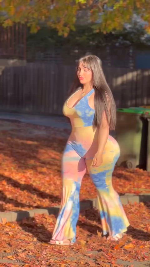 Big booty arab woman on a casual stroll