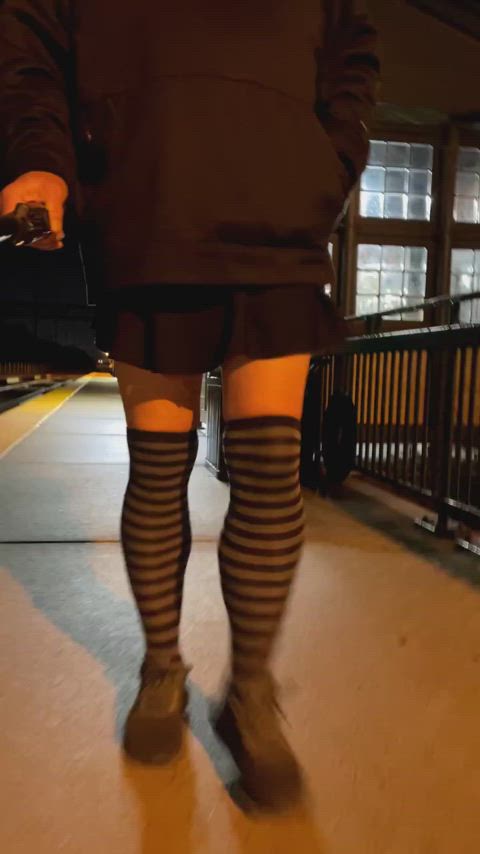 amateur crossdressing knee high socks outdoor skirt socks clip