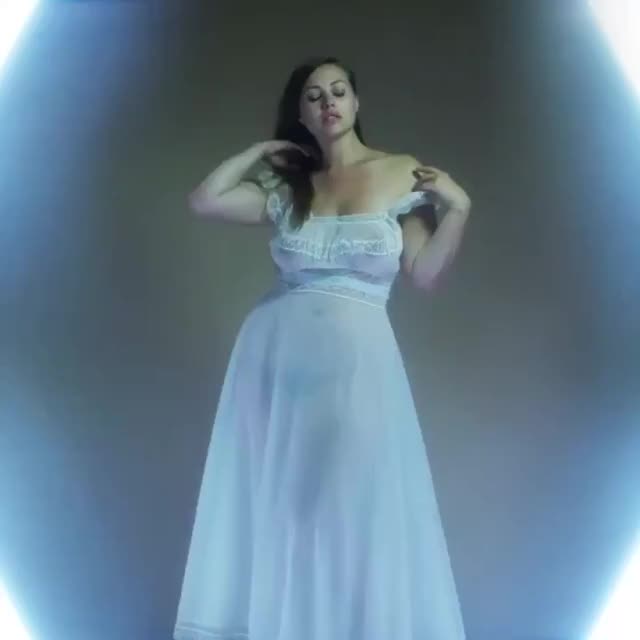 Lillias Right clip