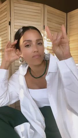 cleavage jessica alba natural tits clip