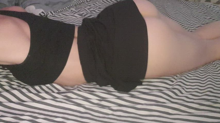 i need my holes to be wrecked tonight.. any volunteers? ?