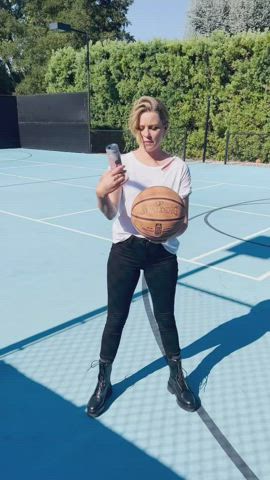 blonde celebrity elizabeth banks clip