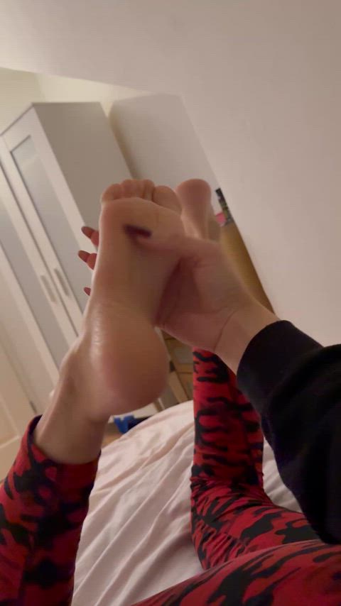 feet feet fetish femboy soles teen trans transgender feet-heaven femboys foot-worship