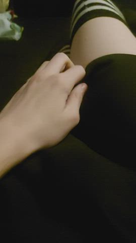 Who wants to see underneath :3