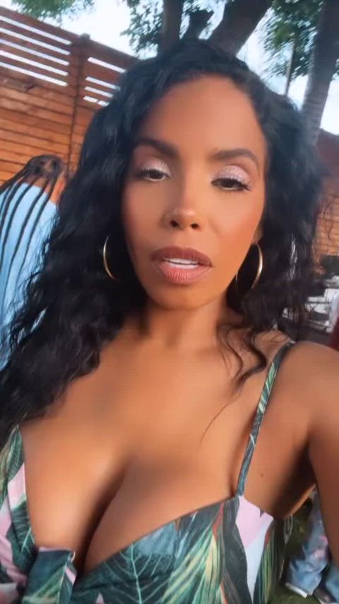Fuck, she drives me crazy. So sexy!