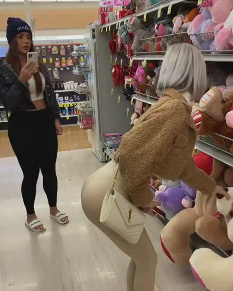 amateur ass babe big tits non-nude public clip