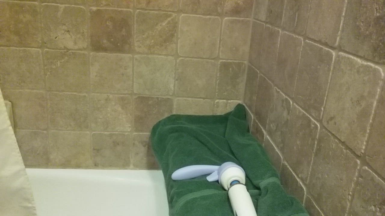 Hitachi MILF Masturbating clip