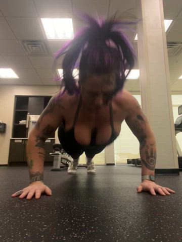 Getting it in at the hotel gym, wanna get it in too?