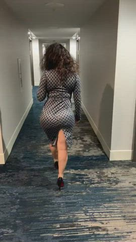 amateur big ass bull cuckold dress high heels homemade hotwife clip