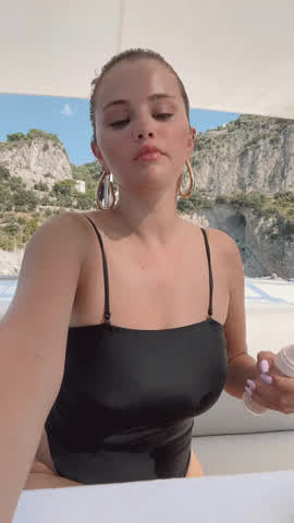 celebrity latina selena gomez clip