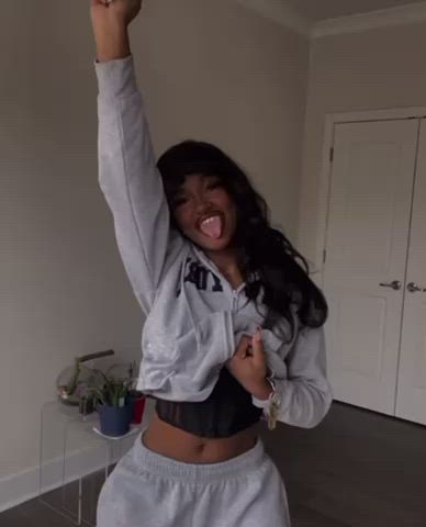 bending over dancing ebony tiktok twerking clip