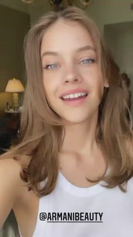 Barbara Palvin clip
