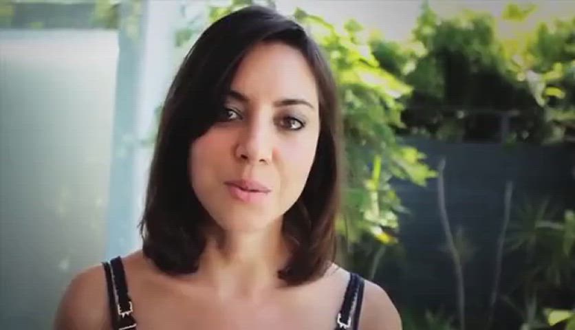 aubrey plaza celebrity photoshoot clip