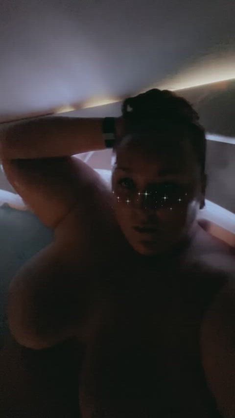 [31F] riding the hot tub jets