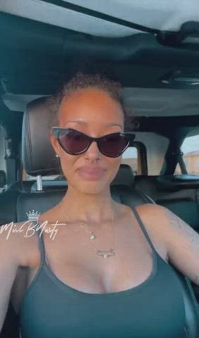 Bouncing Tits Ebony Licking clip