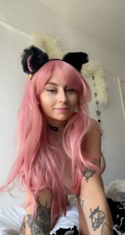 Come and pet this pretty pussy
