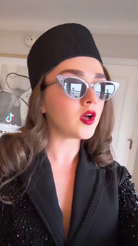 british celebrity maisie williams clip