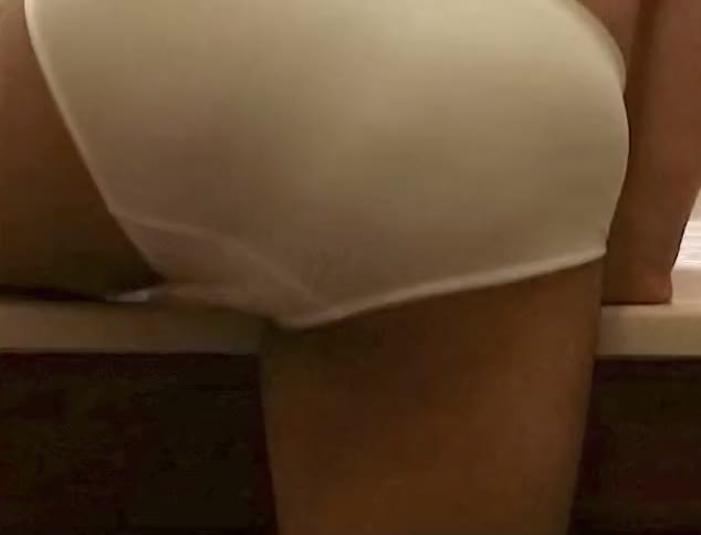 First Shaking Ass Video (F)