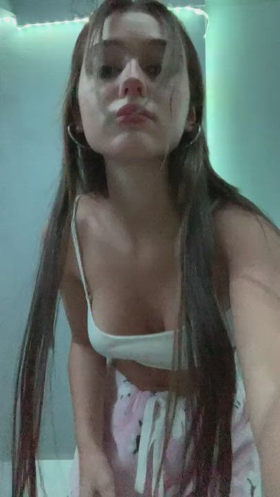 Bouncing Tits Teen Tight clip