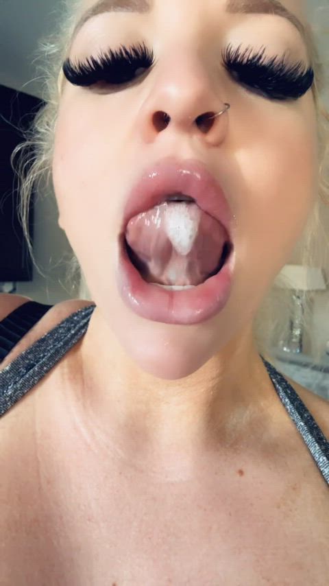 bimbo fake lips lips clip