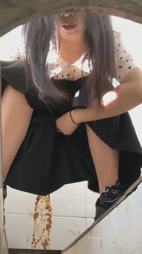 asian babe toilet clip