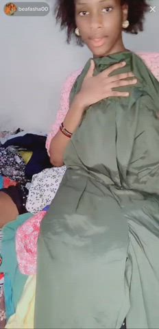 boobs braless downblouse ebony nipslip tits clip