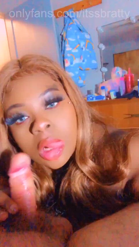 I could suck white cock all day π«¦π