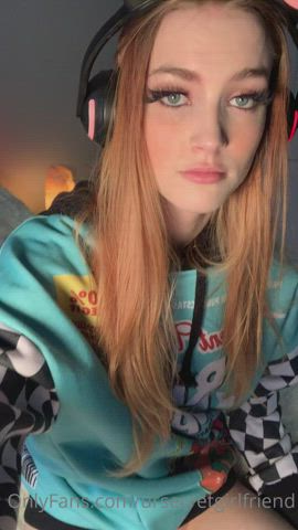 blonde gamer girl masturbating pussy clip