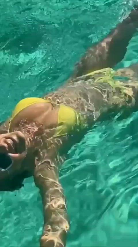 big tits bikini elizabeth hurley clip