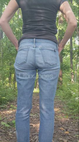 showing off my butt at the park ๐