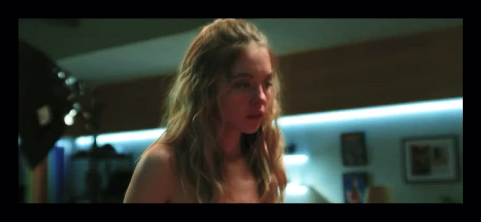Riding Sydney Sweeney Voyeur clip