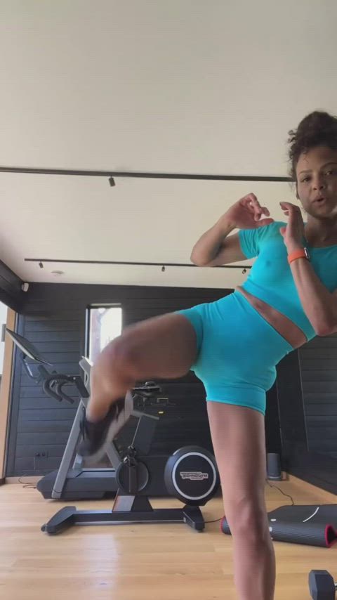 celebrity pokies workout clip