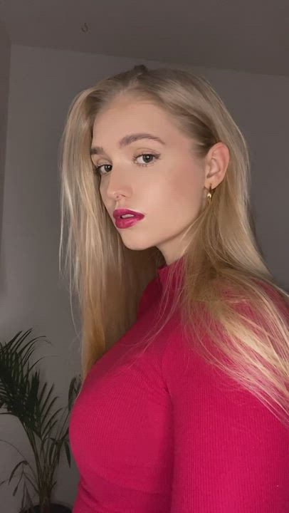 Blonde Cute Girls clip
