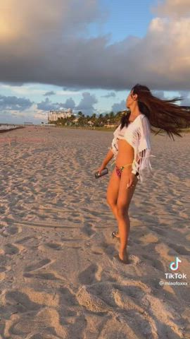 beach bikini braless nipple nipples nipslip clip