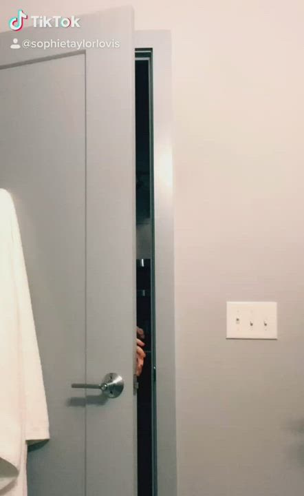18 Years Old Amateur Homemade OnlyFans TikTok Tits clip