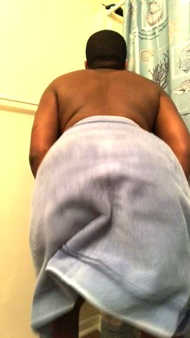 Post-shower twerk ๐