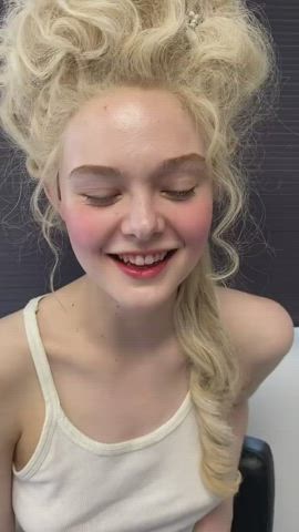 Elle Fanning Nipples Puffy clip