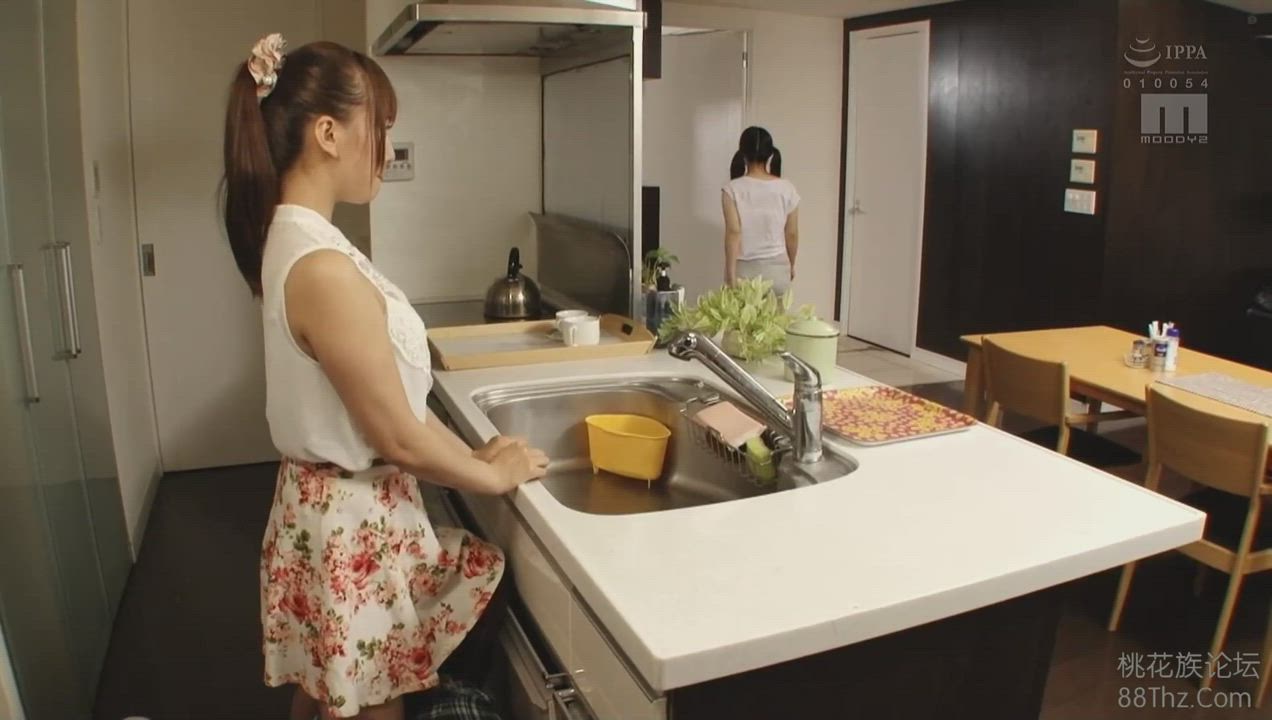 Hairy Pussy Kitchen Pussy Licking clip