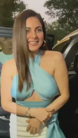 Raand Shraddha Arya wants everyone to press her boobs in public